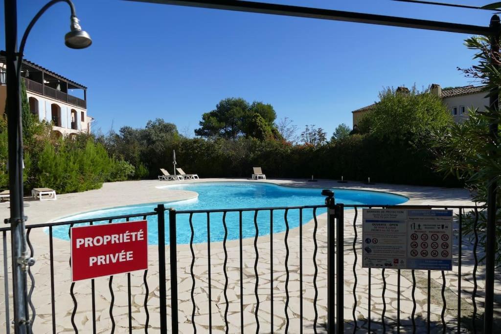 Appartement Clim & Piscine Sur Golf Pont-Royal Kültér fotó