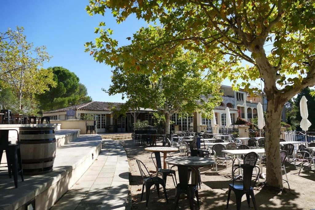 Appartement Clim & Piscine Sur Golf Pont-Royal Kültér fotó